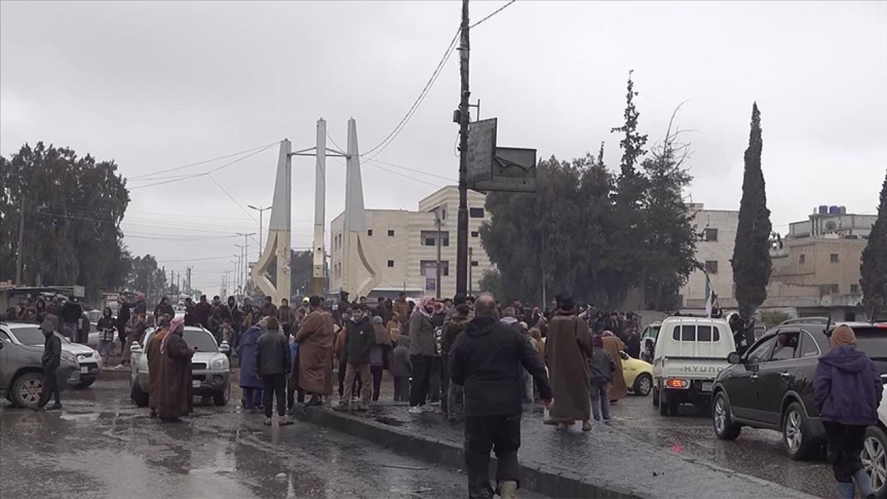 Suriye'nin Tabka kentinde halk, bölgenin terör örgütü YPG/SDG'den kurtarılmasını kutladı