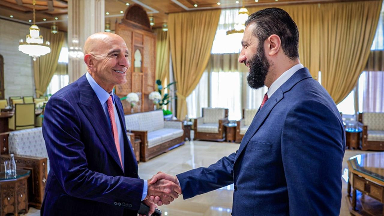 Suriye Cumhurbaşkanı Şara, Şam'da ABD'nin Suriye Özel Temsilcisi Barrack'la görüştü
