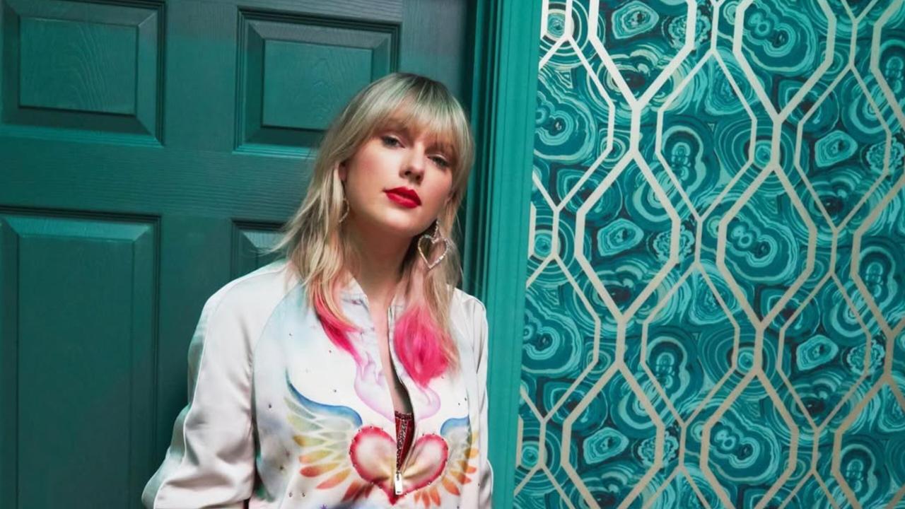 Taylor Swift, hit şarkısının zirveye çıkmasıyla kendi rekorunu egale etti