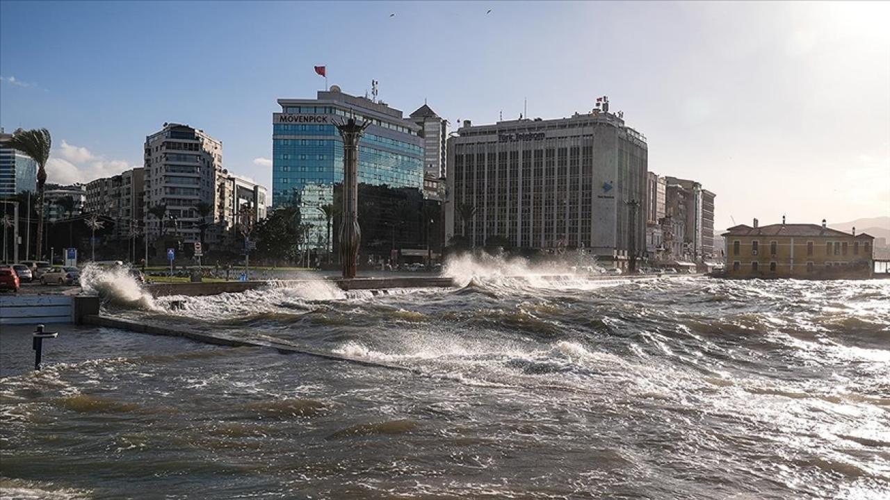 Ege kıyıları için kuvvetli rüzgar ve fırtına uyarısı