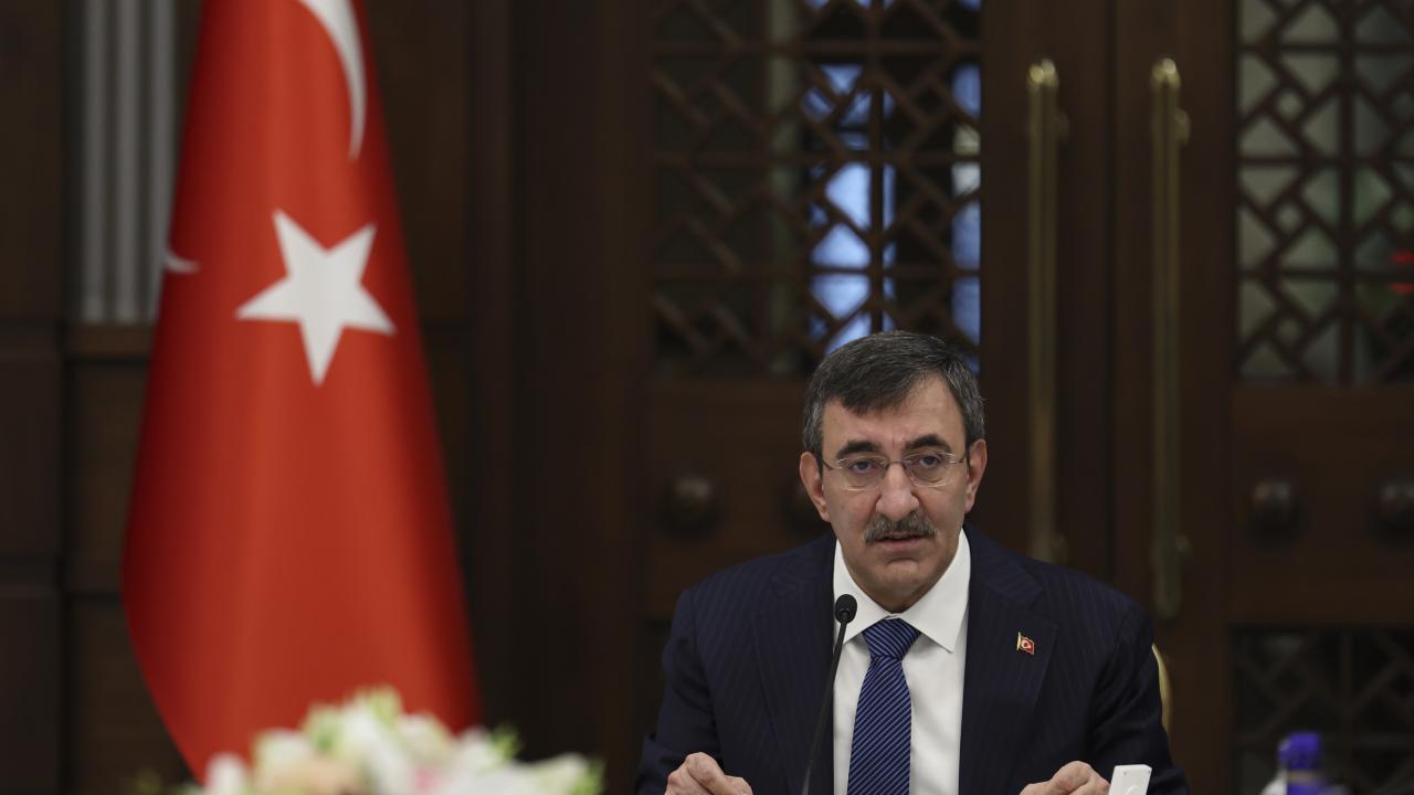 Cumhurbaşkanı Yardımcısı Yılmaz: Bayrağımıza karşı gerçekleştirilen saldırı hiçbir şekilde cezasız kalmayacaktır