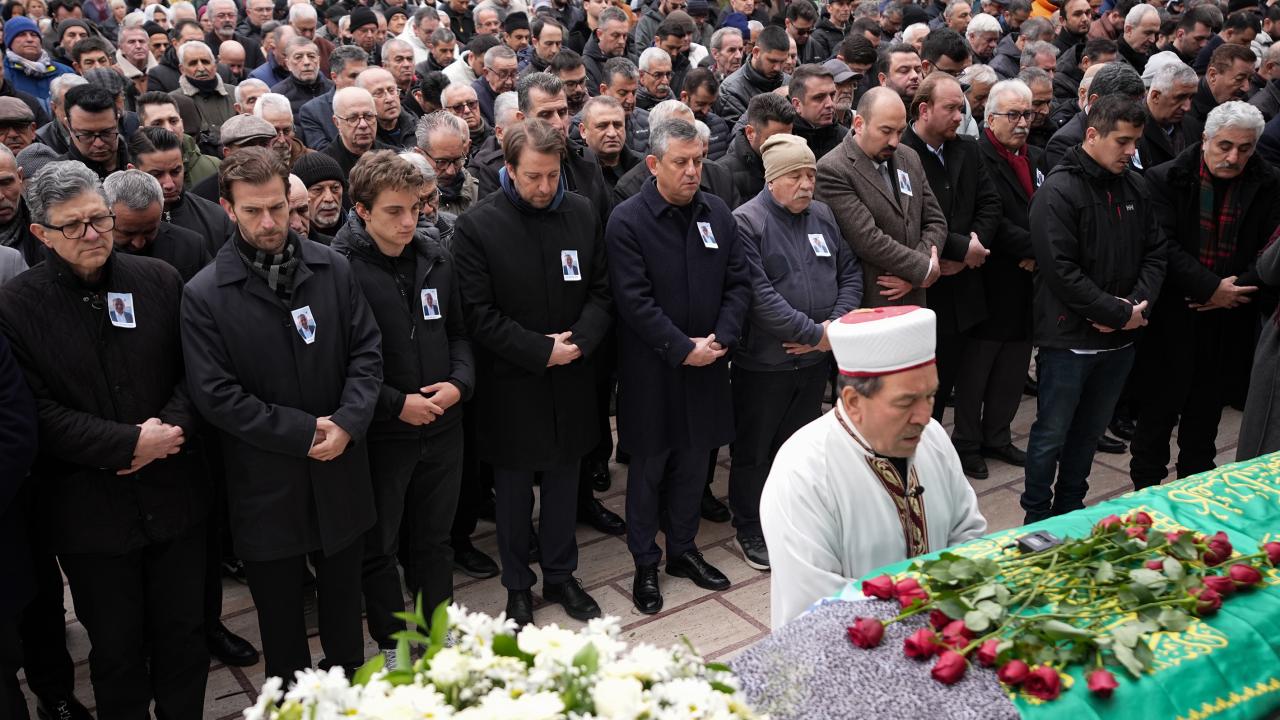 CHP Genel Başkanı Özel, Manisa'da cenaze törenine katıldı