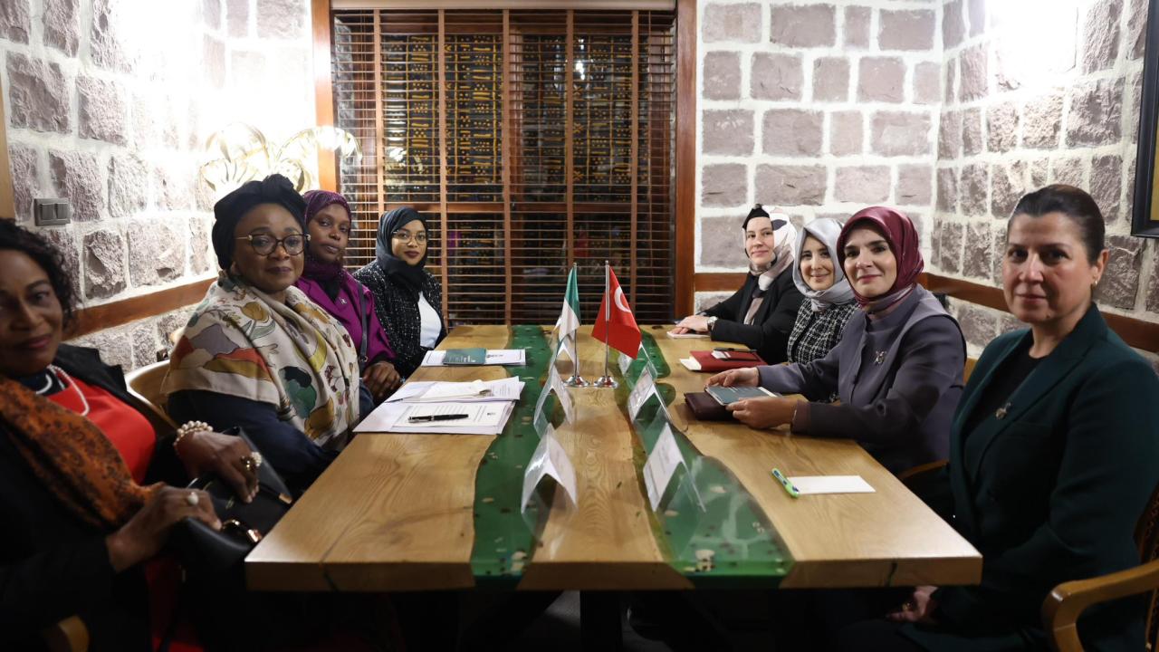 Bakan Göktaş, Nijerya Kadın İşleri ve Sosyal Kalkınma Bakanı Ibrahim ile görüştü