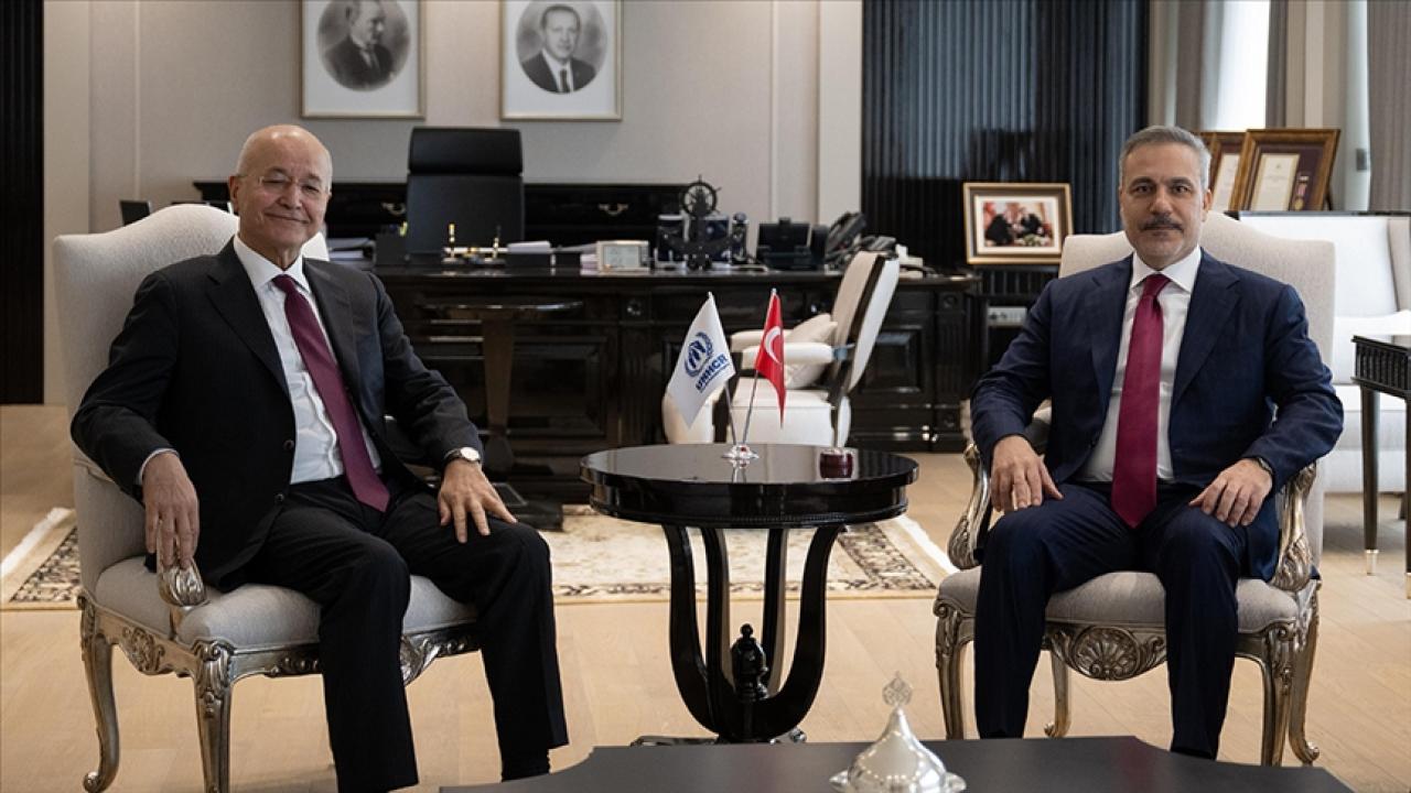 Bakan Fidan, BM Mülteciler Yüksek Komiseri Salih ile bir araya geldi