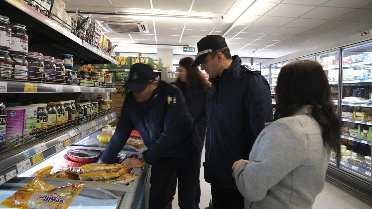 Çorum'da ambalajı bozulmuş ve kasa fiyatı farklı ürün satan markete 77 bin 805 lira ceza kesildi