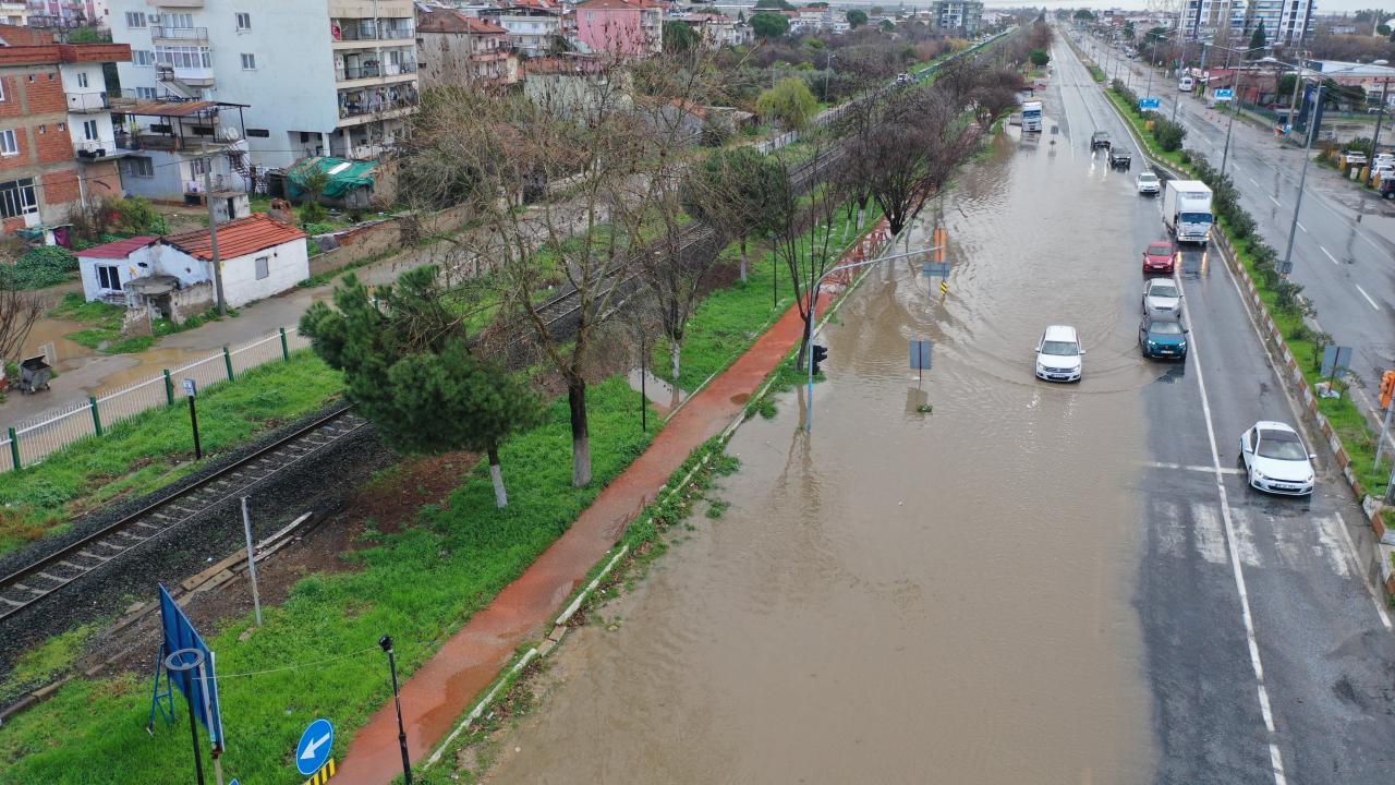 Aydın'da sağanak yaşamı olumsuz etkiledi