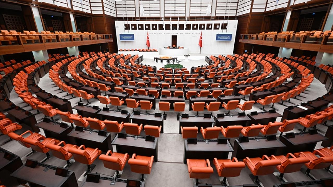 TBMM, trafik cezalarının artırılmasına yönelik düzenlemeleri de içeren kanun teklifini görüşmeye devam edecek