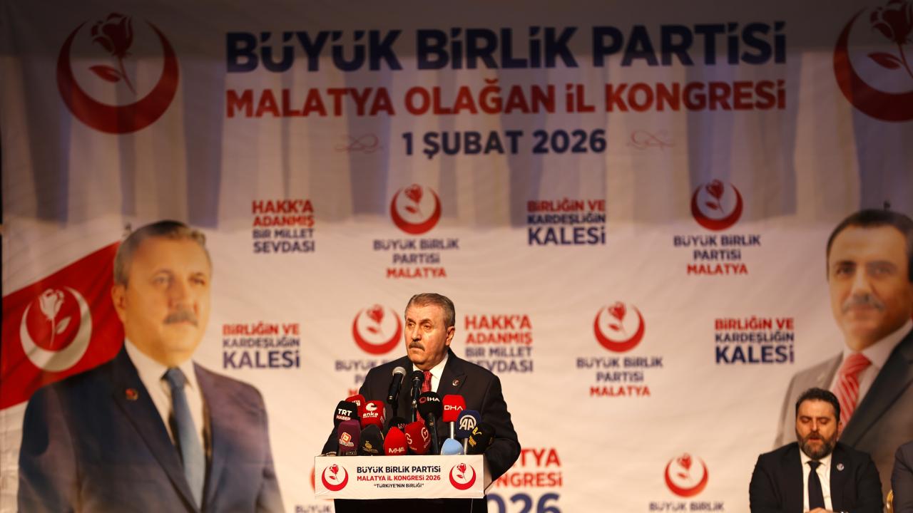 BBP Genel Başkanı Destici: Depremi yaşayan bütün il ve ilçelerimiz önemli ölçüde ayağa kaldırılmıştır