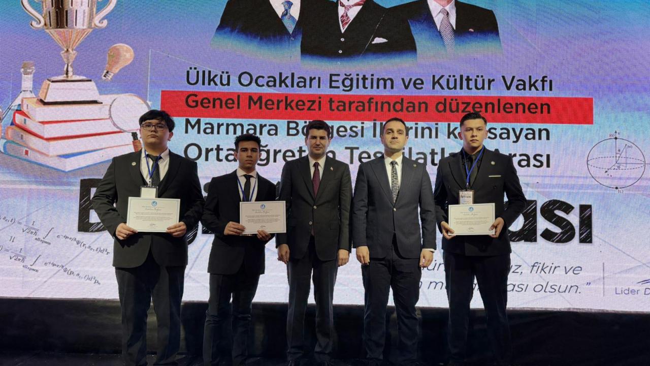 Bursa'da Ülkü Ocakları Eğitim ve Kültür Vakfınca bilgi yarışması düzenlendi