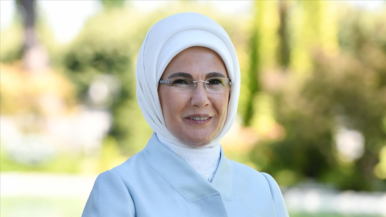 Emine Erdoğan'dan Berat Kandili paylaşımı