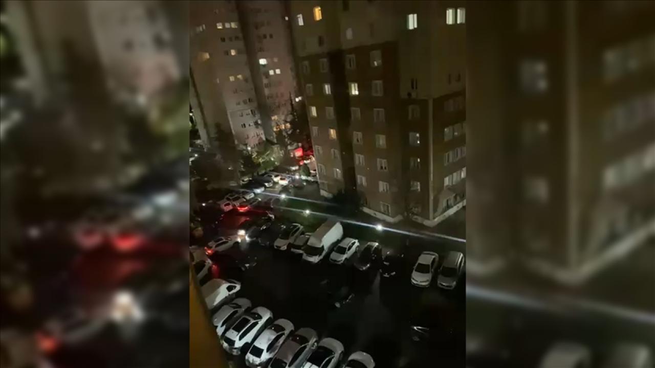 Zeytinburnu'nda bir sitenin otoparkında çıkan yangın söndürüldü