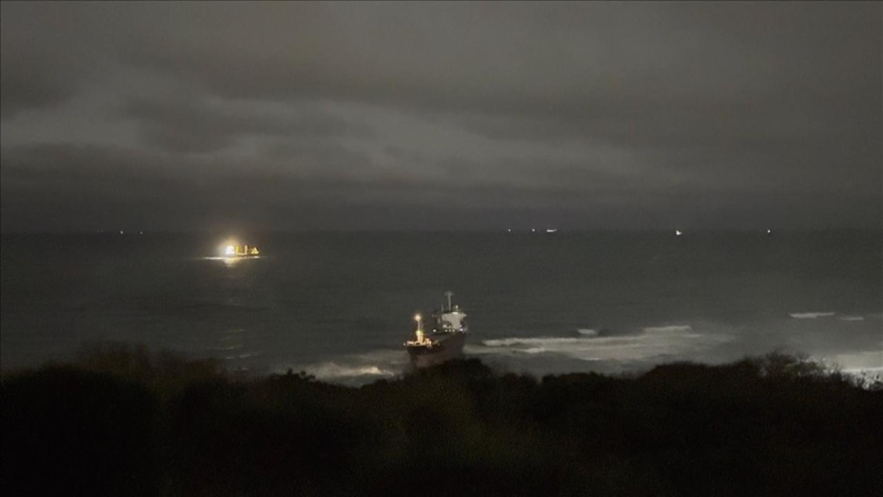 Komor Adaları bayraklı kargo gemisi Sarıyer'de karaya oturdu