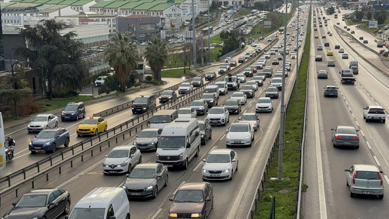 İstanbul Anadolu Yakası'nda trafik yoğunluğu yüzde 80'e ulaştı
