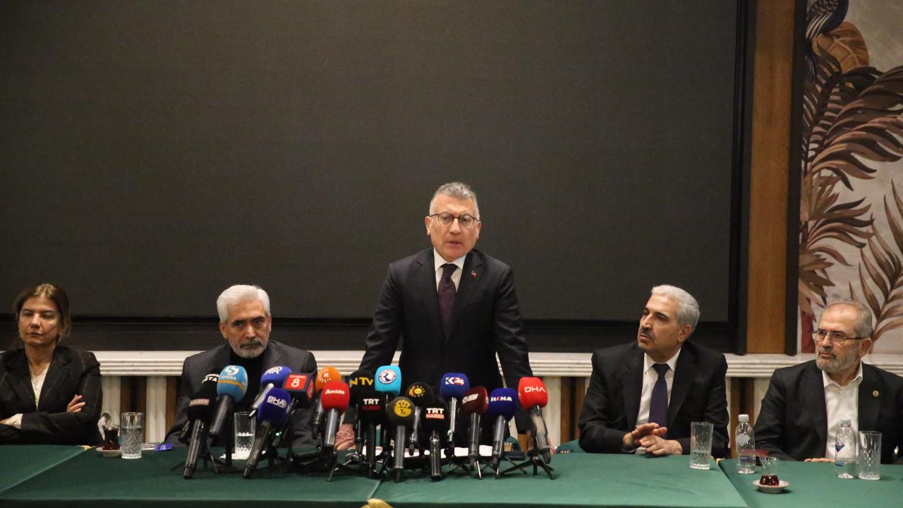 AK Parti Grup Başkanı Abdullah Güler, Diyarbakır'da basın mensuplarıyla bir araya geldi