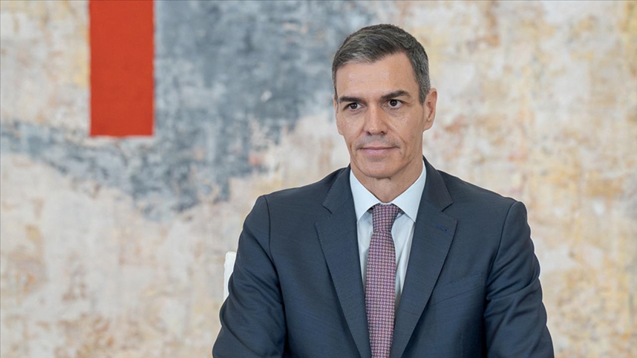 İspanya Başbakanı Sanchez gençleri sosyal paylaşım sitelerinin "zehrinden" koruma sözü verdi