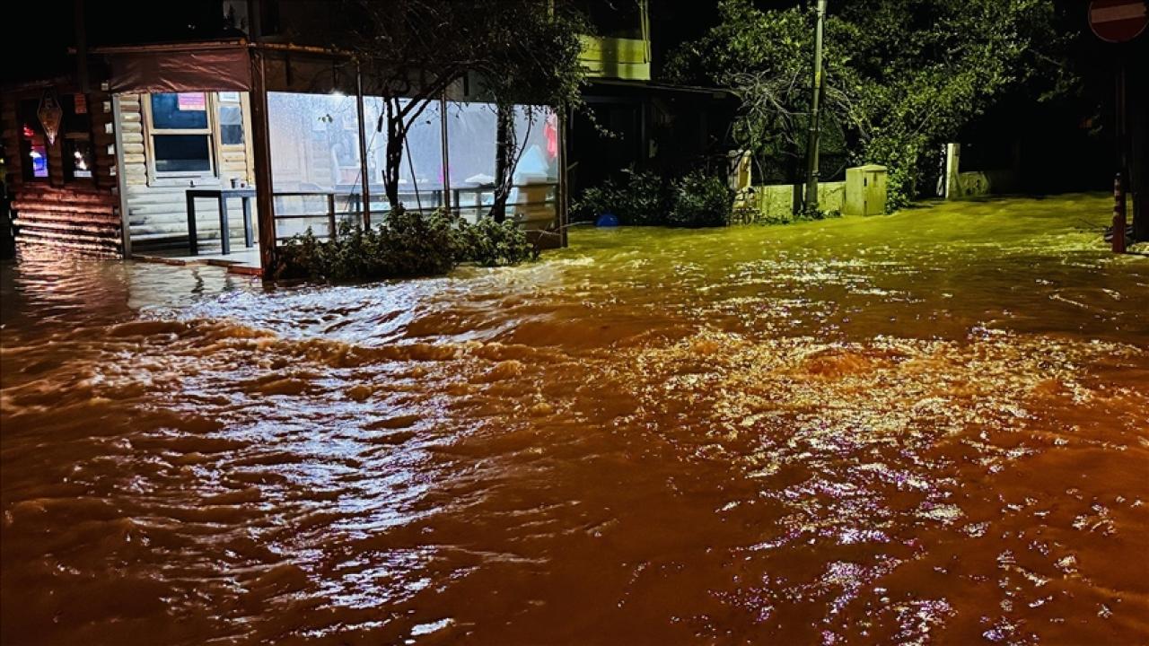 Muğla'nın Bodrum ve Marmaris ilçelerinde sağanak etkili oldu