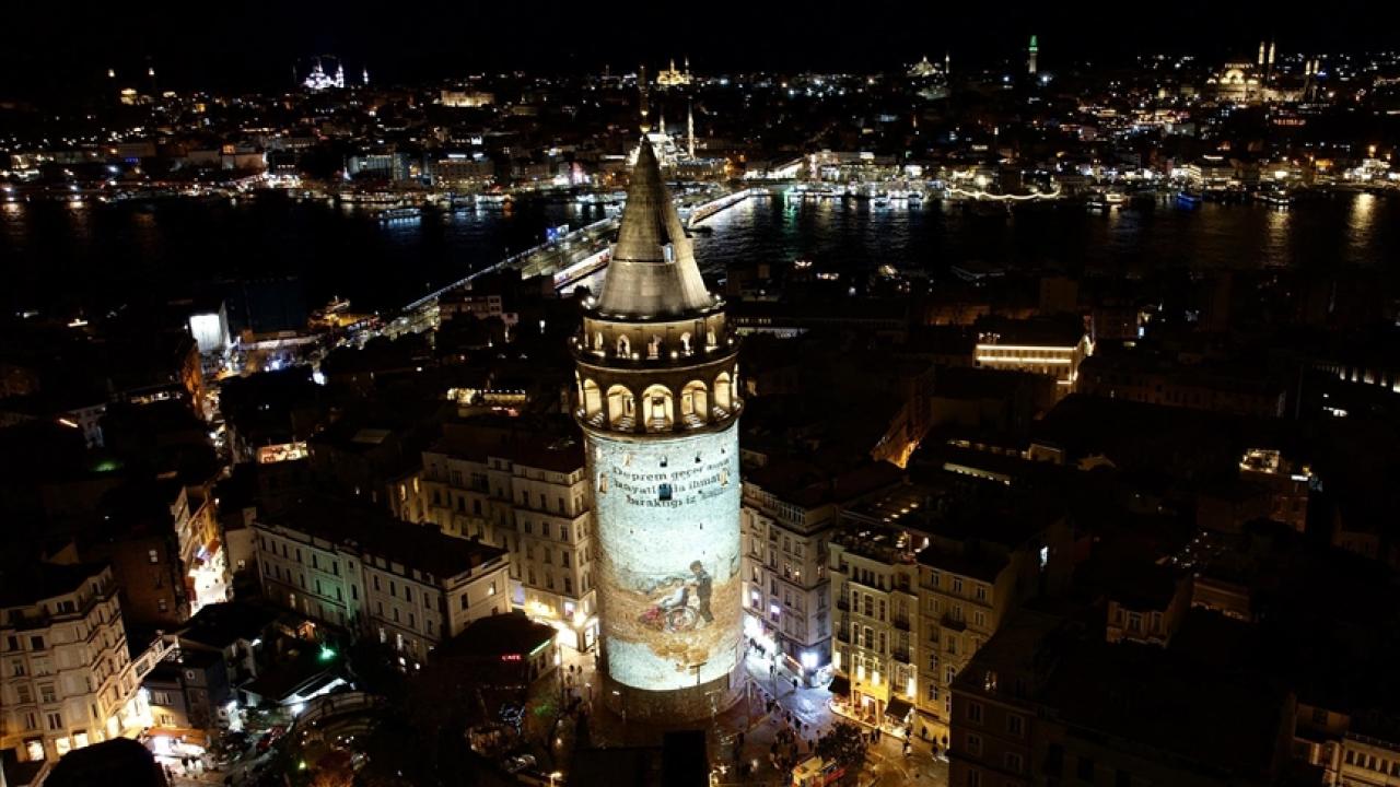 Galata Kulesi'ne 6 Şubat depremlerinin yıl dönümü dolayısıyla video yansıtıldı