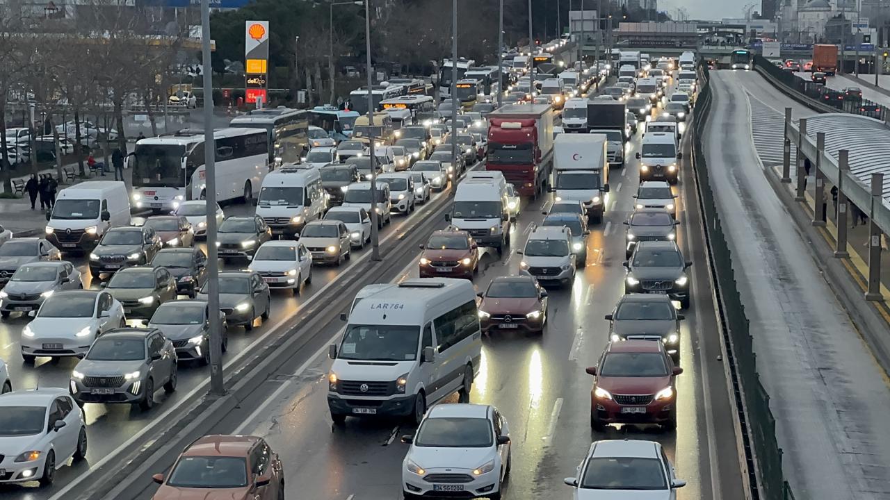 İstanbul'da trafik yoğunluğu yüzde 76'ya kadar çıktı