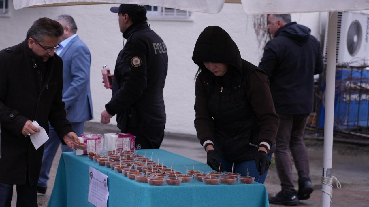 Ankara Emniyet Müdürlüğü 6 Şubat depremlerinde hayatını kaybedenler anısına lokma dağıttı