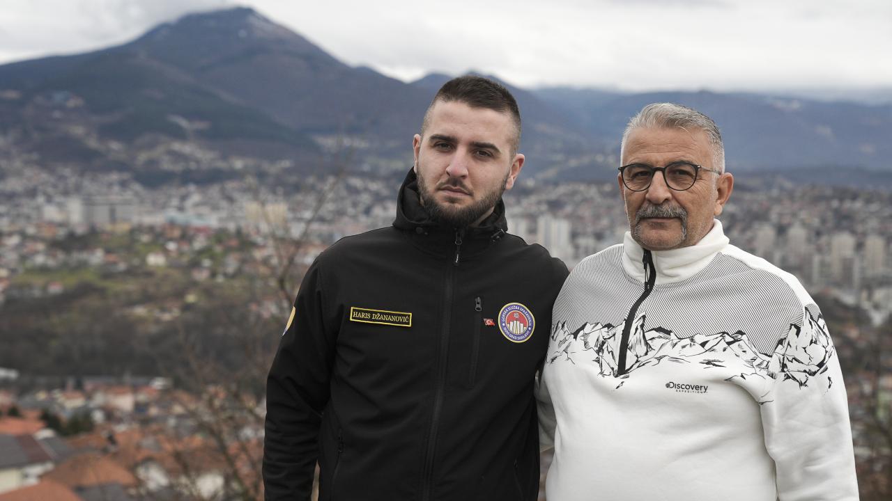 Hataylı depremzede, kendisini enkazdan kurtaran Boşnak arama kurtarma ekipleriyle 3 yıl sonra buluştu