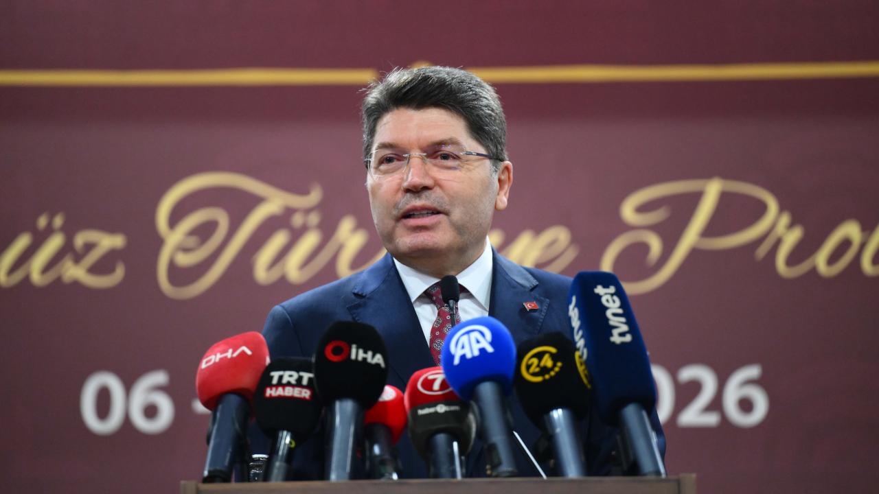 Adalet Bakanı Yılmaz Tunç, Kartal AİHL Meclis Simülasyonu programına katıldı