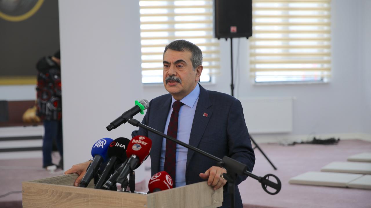 Bakan Tekin: İnsanların dini ile inançlarını yaşamasını yasaklayan bütün bu yapıyla topyekün mücadele edecek bir program ortaya koyduk