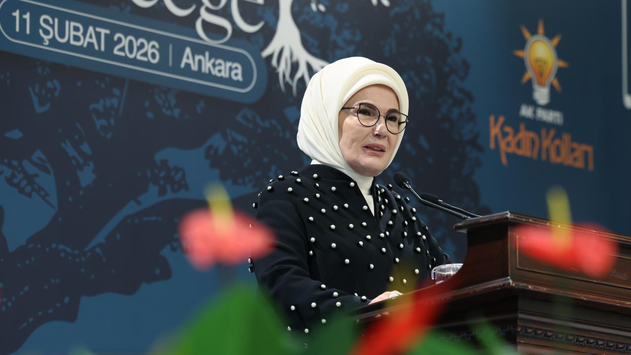 Emine Erdoğan, AK Parti'nin "Köklerden Geleceğe Kadın Kolları Teşkilat Çalıştayı"nın kapanış programına katıldı