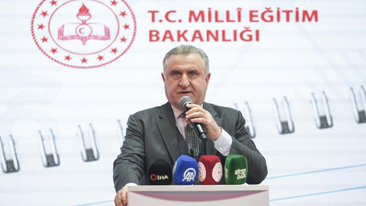Gençlik ve Spor Bakanı Bak, güreş turnuvasının açılış törenine katıldı