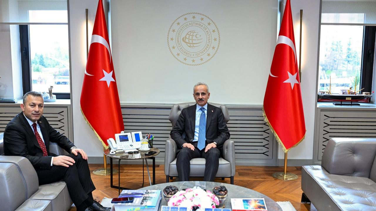Bakan Uraloğlu, Trabzon Valisi Tahir Şahin ile bir araya geldi