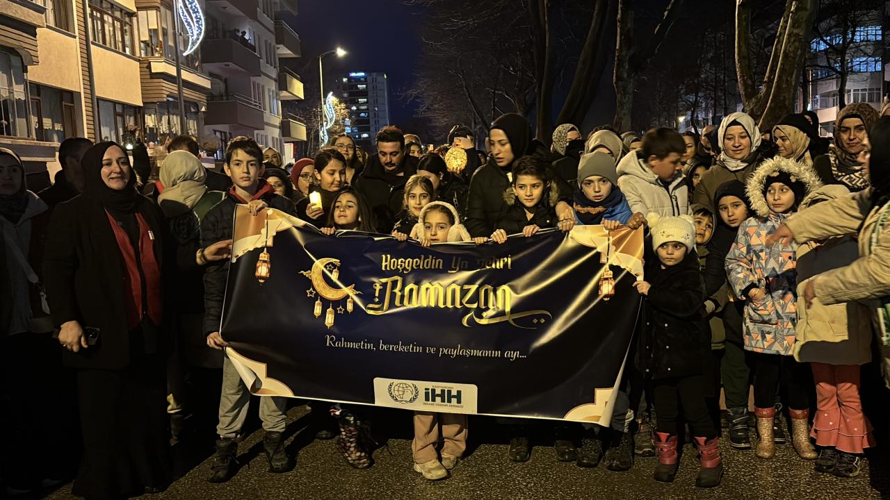 Kastamonu'da ramazan ayı dolayısıyla fener alayı düzenlendi