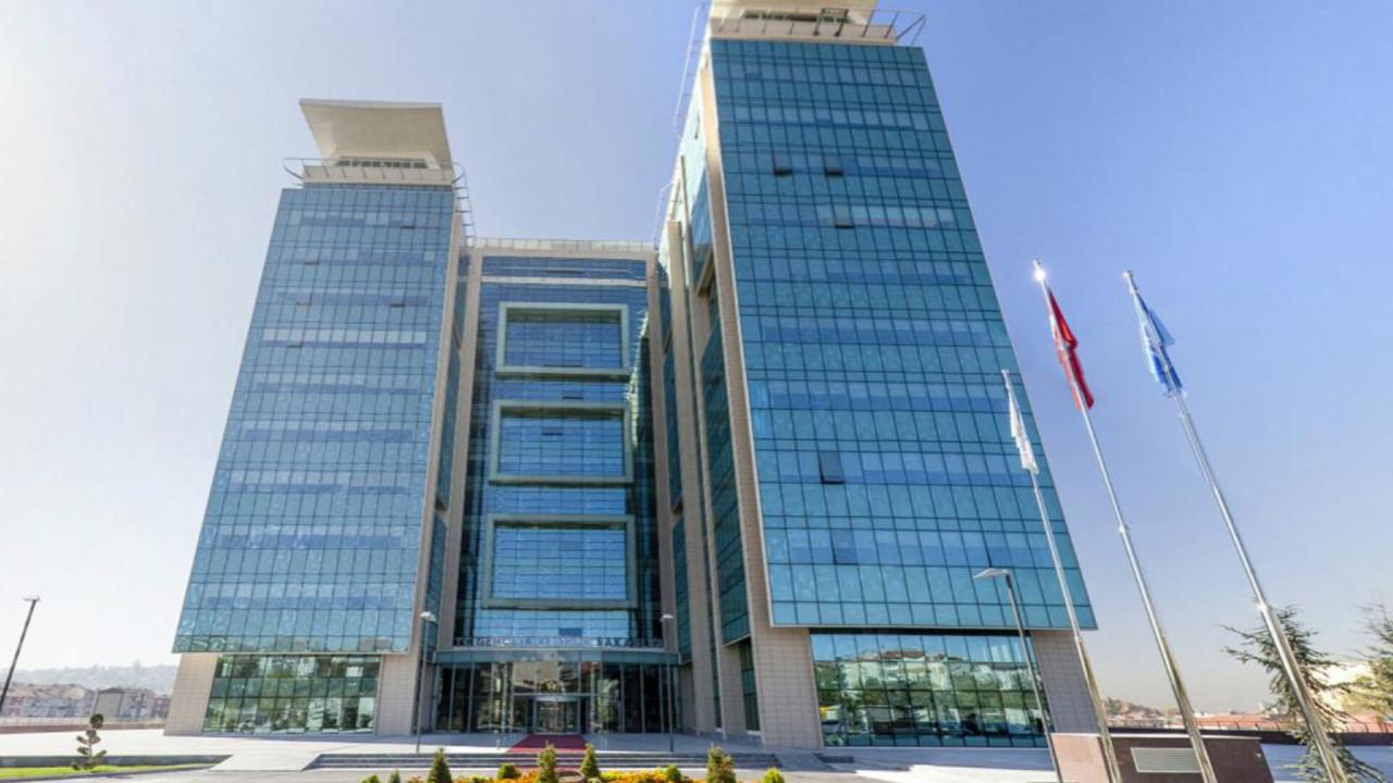 Gençlik ve Spor Bakanlığı'ndan şehit Fırat Yılmaz Çakıroğlu için anma mesajı