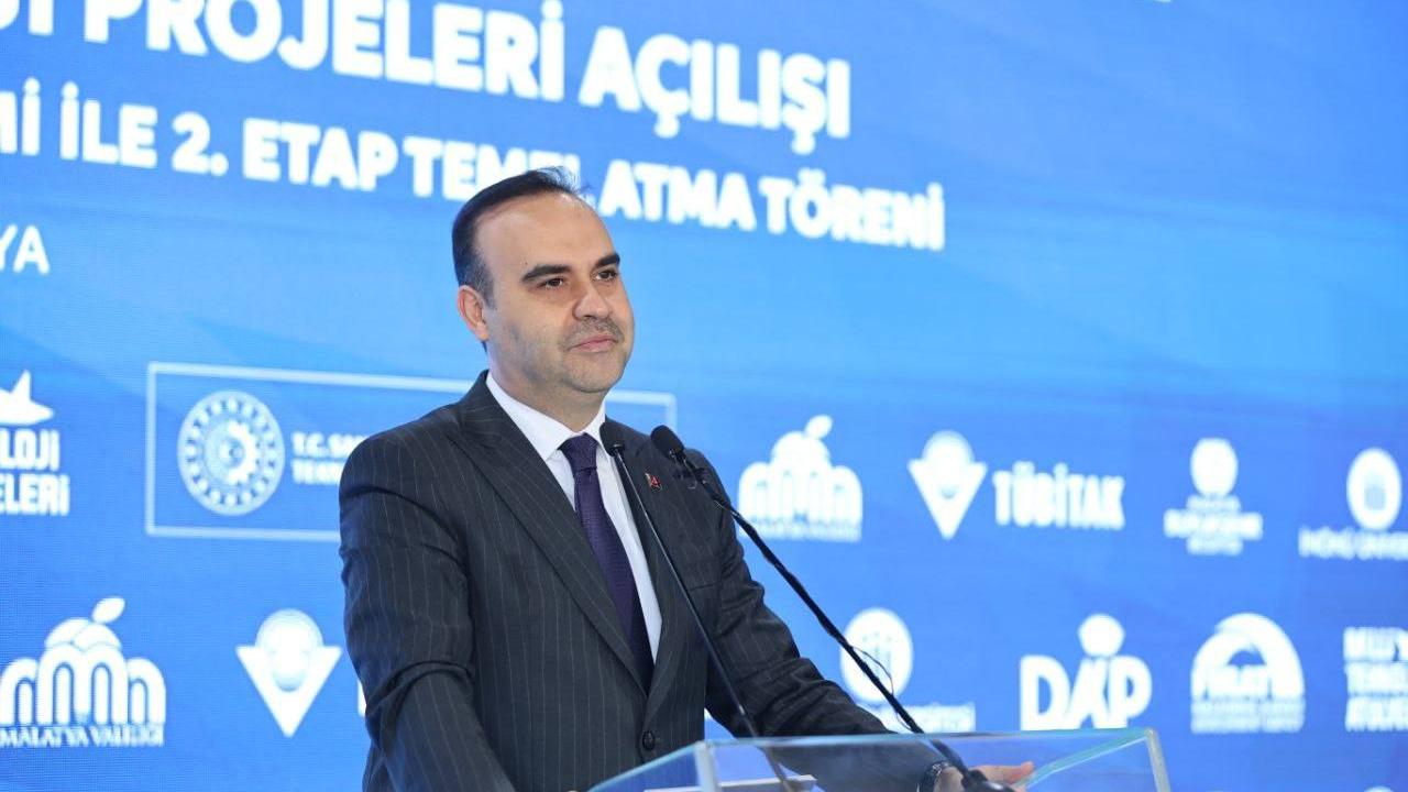 Bakan Kacır, Malatya'da depremzede sanayiciler için yapılan iş yerlerinin anahtar teslimine katıldı