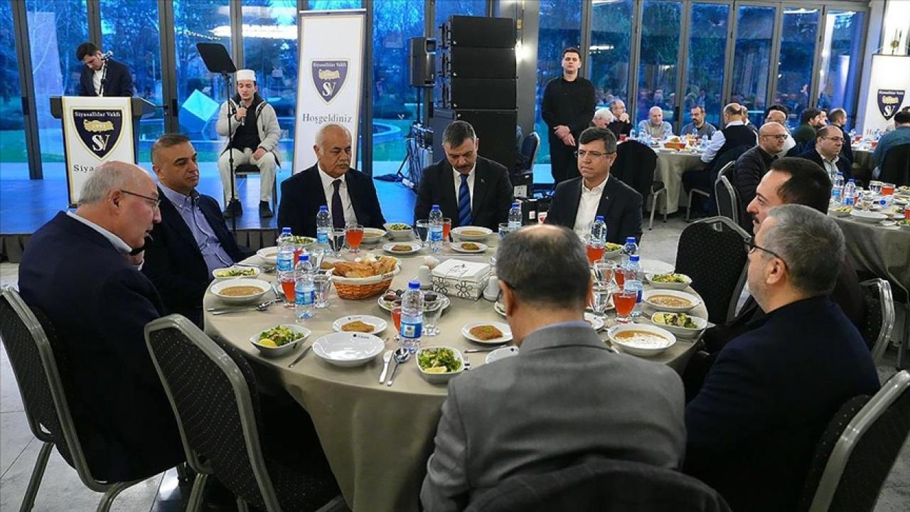 İçişleri Bakanı Çiftçi, Siyasallılar Vakfının iftar programına katıldı