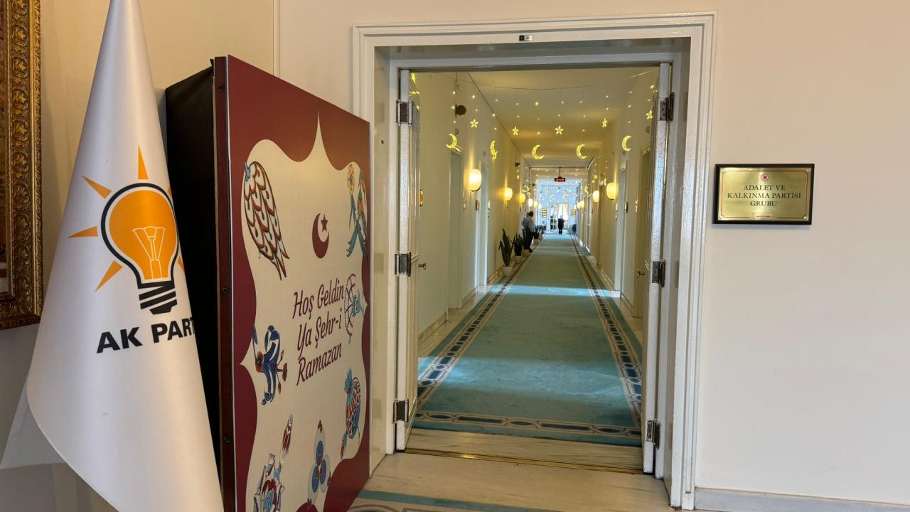 AK Parti TBMM Grubu'nun bulunduğu koridor ramazan ayı için süslendi
