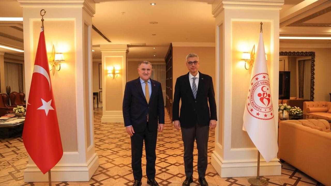 Sağlık Bakanı Memişoğlu, Gençlik ve Spor Bakanı Bak ile görüştü