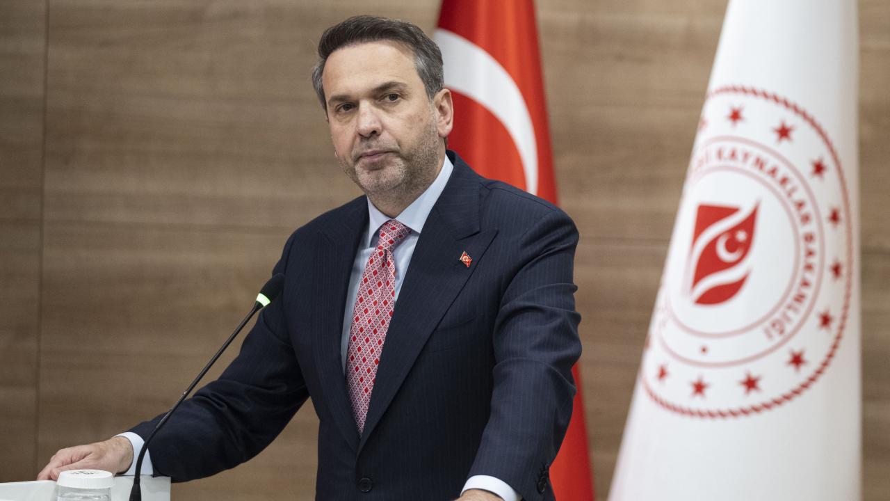 Bakan Bayraktar'dan Balıkesir'deki uçak kazasında şehit olan pilot için başsağlığı mesajı