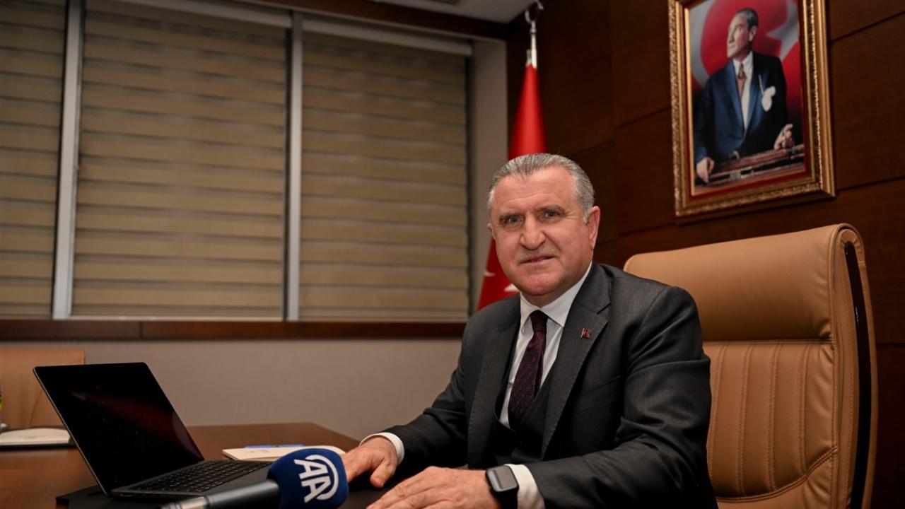 Bakan Bak'tan Balıkesir'deki uçak kazasında şehit olan pilot için başsağlığı mesajı