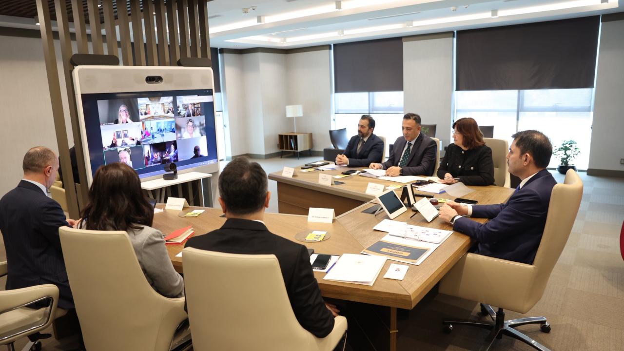Bakan Kurum, BM COP Bürosu üyeleriyle video konferans yöntemiyle görüştü