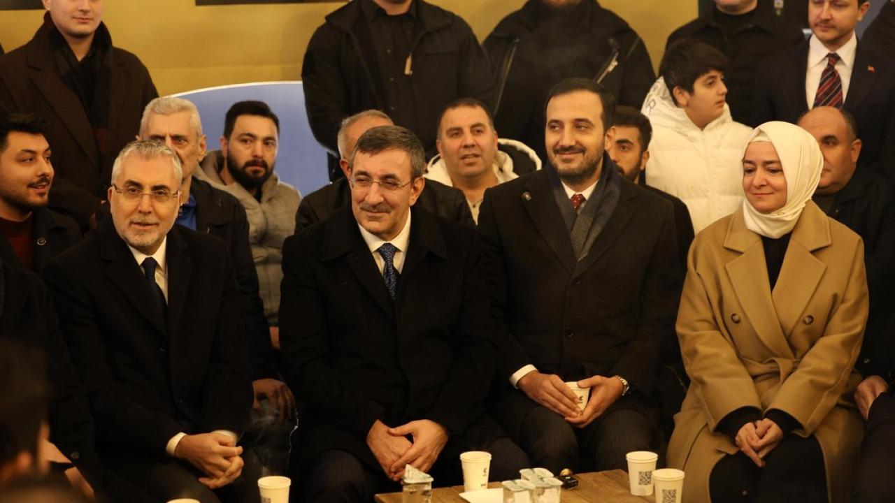 Cumhurbaşkanı Yardımcısı Yılmaz ve Bakan Işıkhan, AK Parti İstanbul teşkilatını ziyaret etti