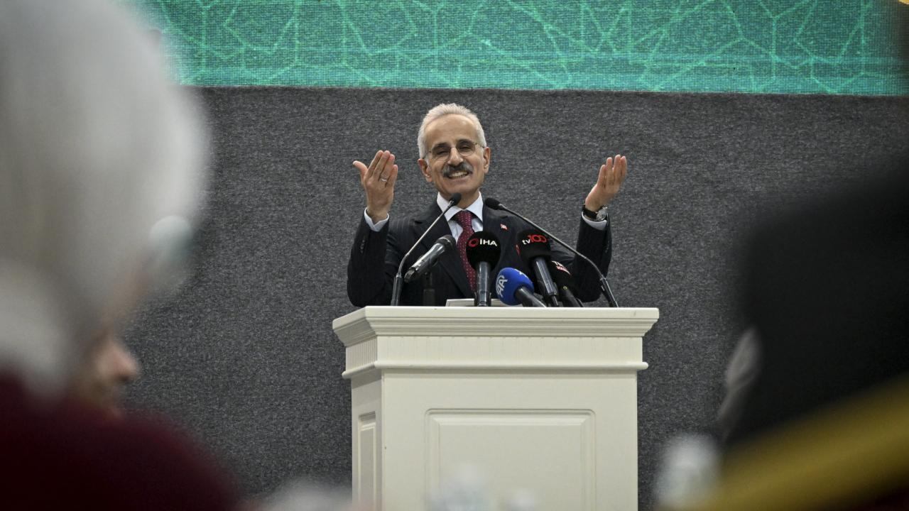 Bakan Uraloğlu, haberleşme sektörü temsilcileriyle iftarda buluştu