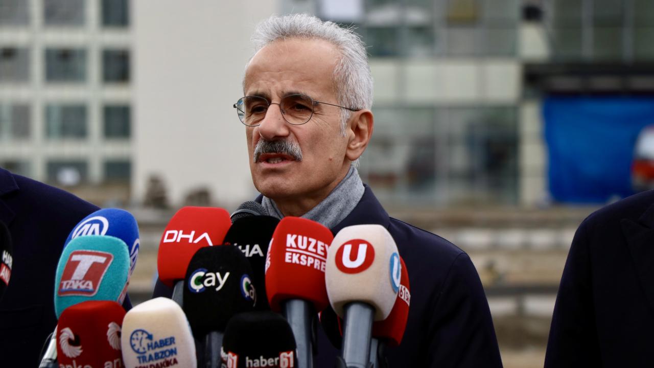 Bakan Uraloğlu: Biz bölgede devam eden riskler nedeniyle İran, Irak, Suriye, Lübnan ve Ürdün'e olan bütün uçuşları 2 Mart'a kadar iptal ettik