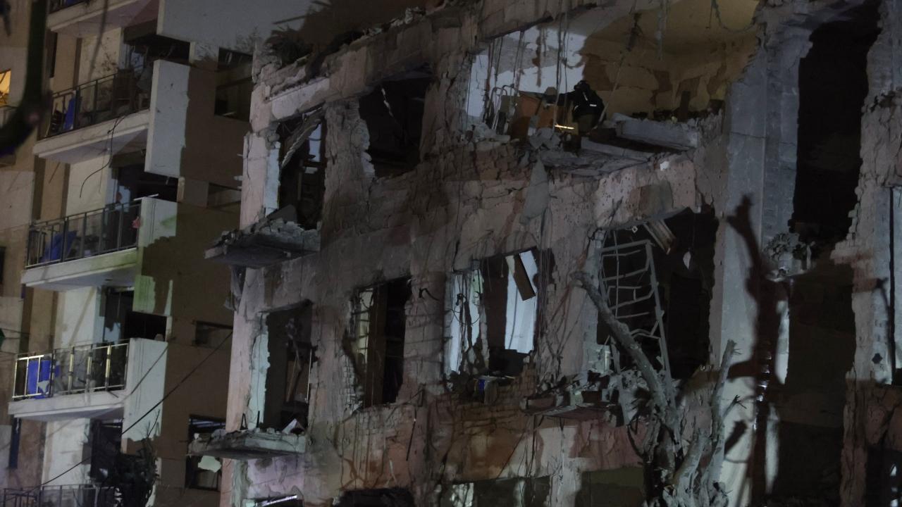 ABD-İsrail saldırısının ardından İran'ın misillemesinde bir füze Tel Aviv'e isabet etti