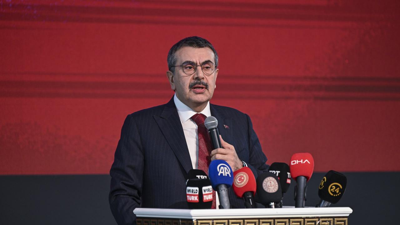 Bakan Tekin: Bizim itirazımız laiklik ilkesini her defasında milletin inancına ve değerlerine saldırı vesilesi yapan vesayet dilidir