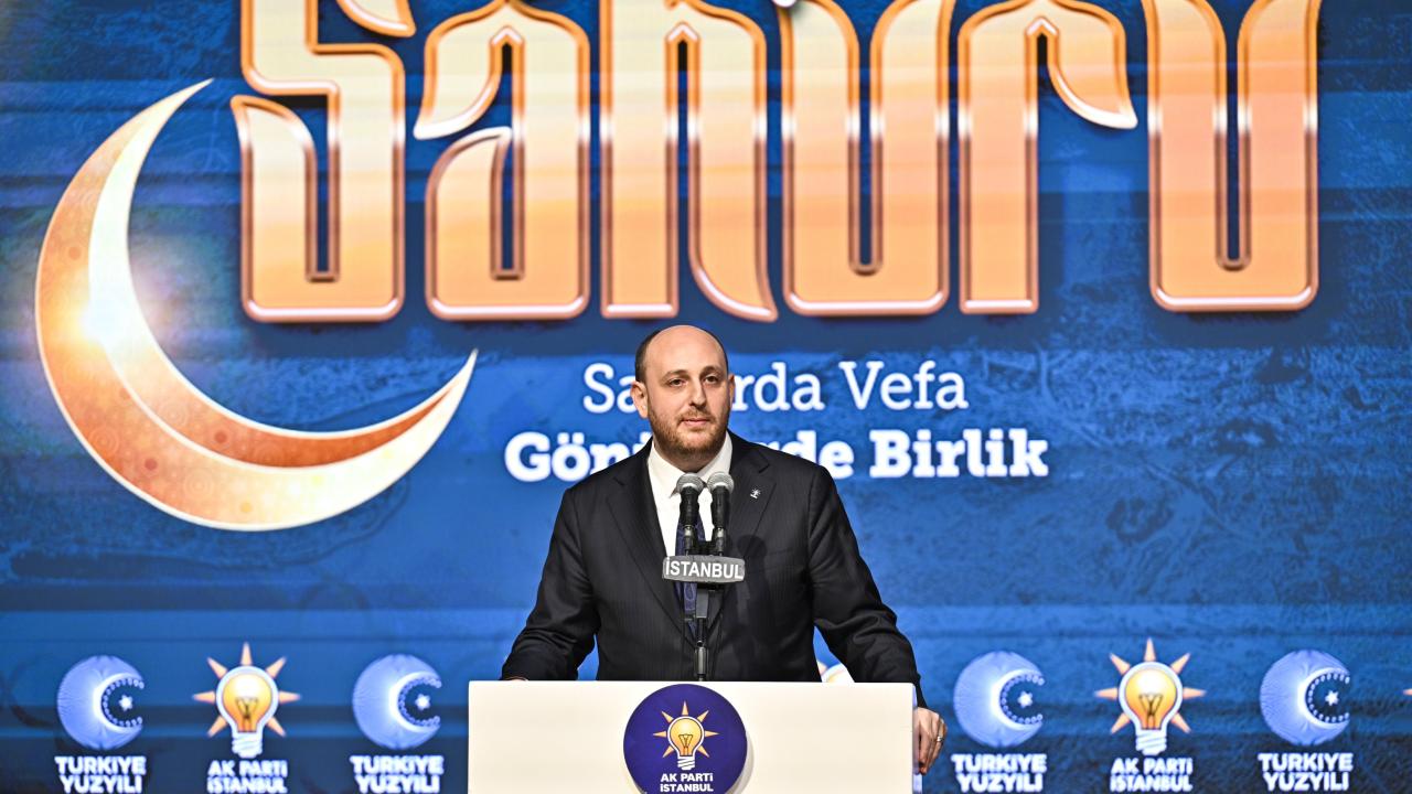 AK Parti İstanbul İl Gençlik Kolları üyeleri sahurda bir araya geldi