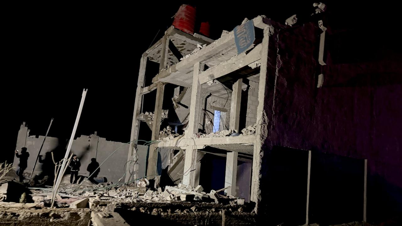 Şam'da düşen füze kalıntıları nedeniyle ikisi çocuk üç kişi yaralandı