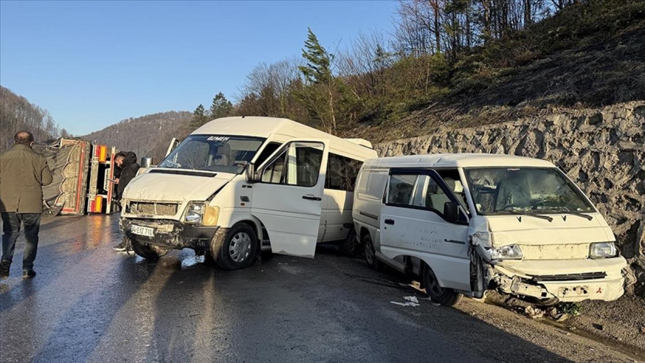 Zonguldak-Ankara kara yolundaki trafik kazalarında 10 kişi yaralandı