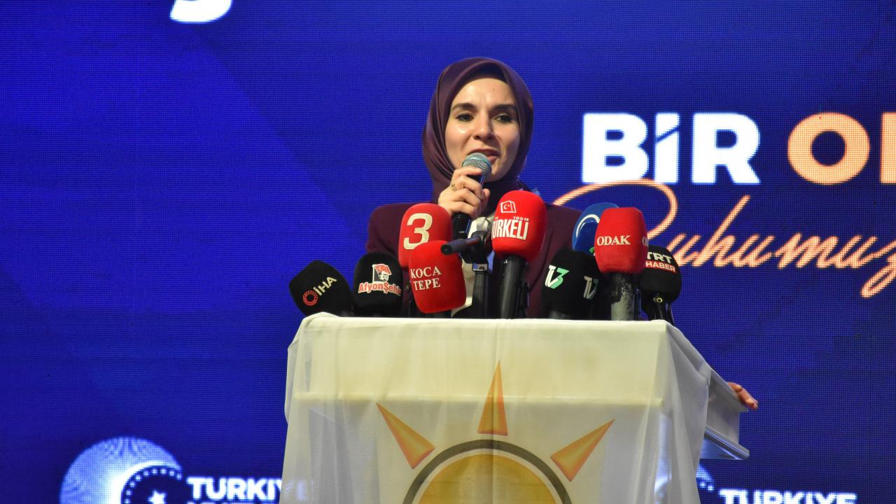 Aile ve Sosyal Hizmetler Bakanı Göktaş, Afyonkarahisar'da teşkilat iftar programına katıldı