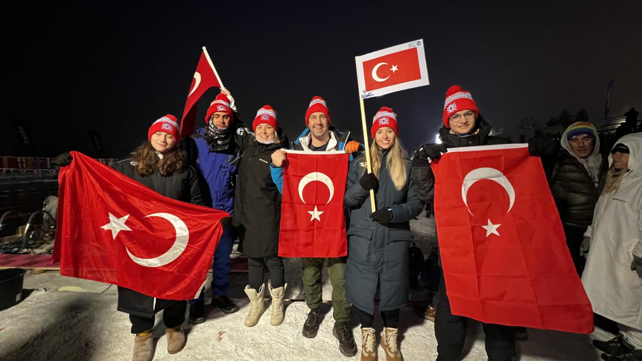 Bengisu Avcı, Kış Yüzme Dünya Şampiyonası'nda dünya rekoru kırdı