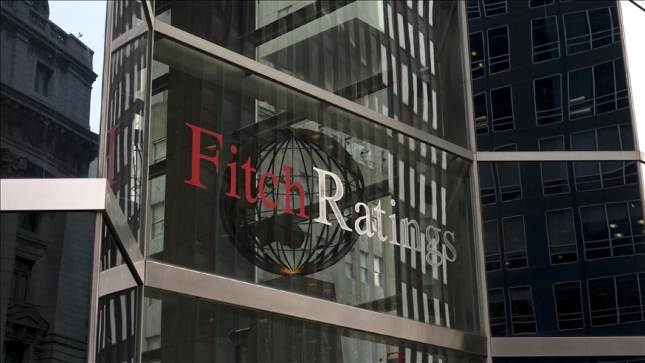 Fitch, Hürmüz Boğazı’ndaki kapanmanın geçici olduğunu ve petrol fiyatlarını sınırlı etkileyebileceğini belirtti
