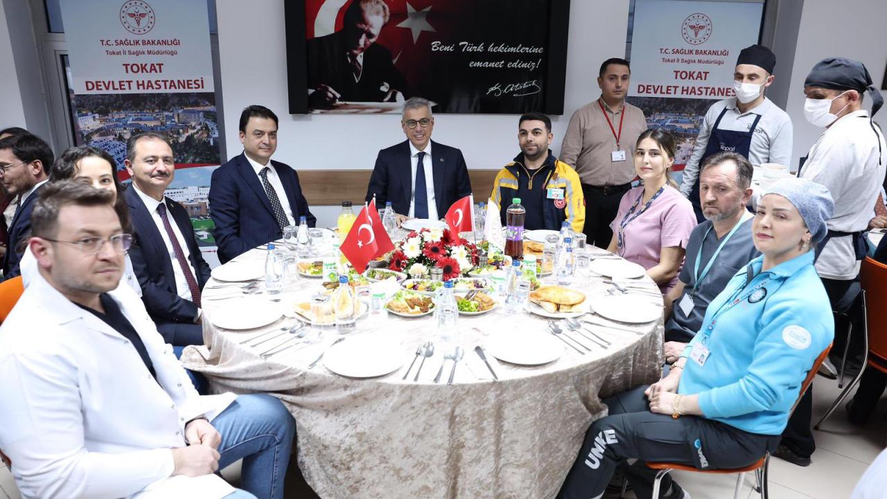 Sağlık Bakanı Memişoğlu Tokat'ta sağlık çalışanlarıyla iftar yaptı